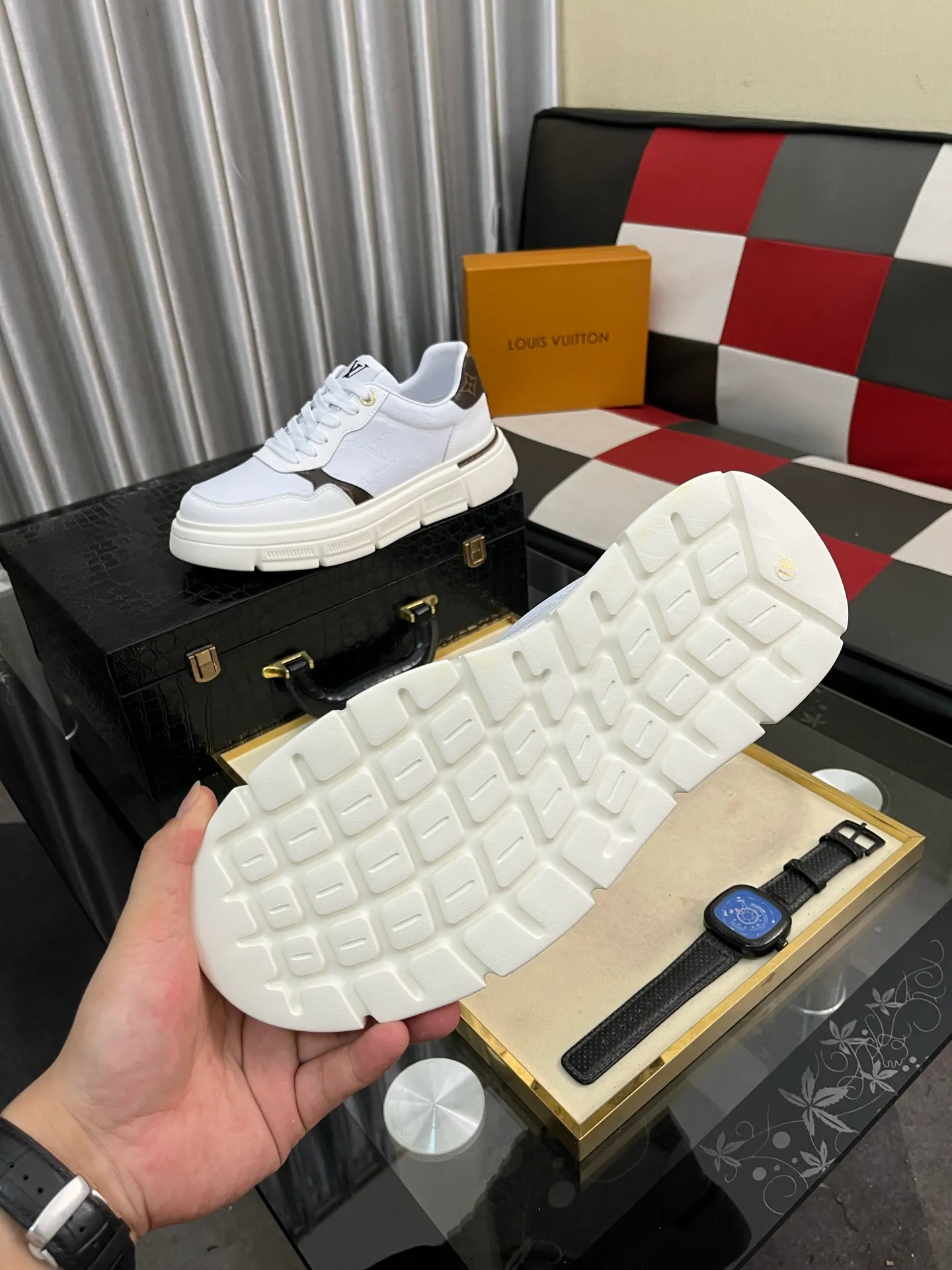 Men's shoes💰420⌚️⌚️"LOUI* VUITTO*" popular men's casual shoes, genuine Italian development💯purchasing level quality✔️The upper is made of official website material first-layer cowhide, comfortable and soft sheepskin feet⚡️Fashionable and versatile. The toe last shape is firm and full, and the soles are made from LV original molds and can be moved in and out of the counter at will. Light and comfortable on the foot~purely handmade, details determine quality! Size:38-442️⃣Colors available